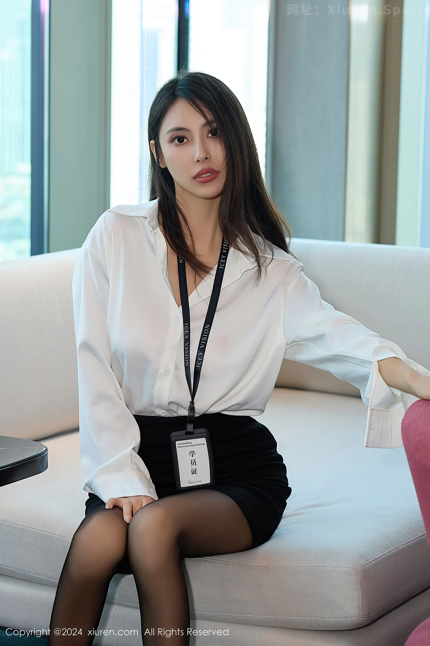 图片[4]-[XiuRen秀人网]VOL.8155 模特Lingyu69性感白T配黑短裙露黑色情趣服秀惹火身材诱惑写真72P-秀人网官方网站